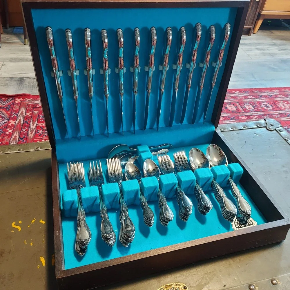 Oneida Community Stainless Morning Star Flatware Set 62pc with Wooden Chest
